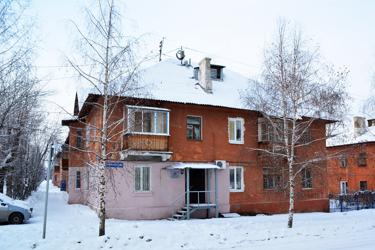 Пермь, Улица Нефтяников, 2 / Улица Комбайнёров, 40