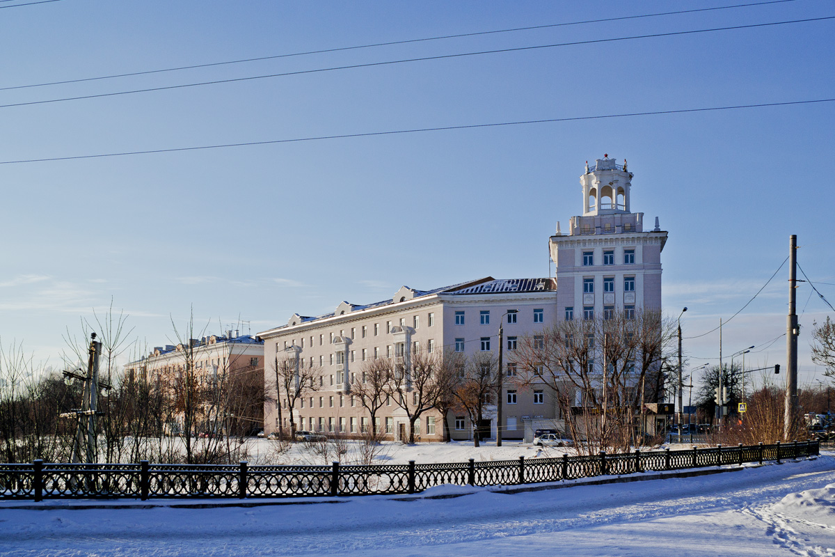Казань, Улица Николая Ершова, 32 / Улица Абжалилова, 23; Улица Абжалилова, 21