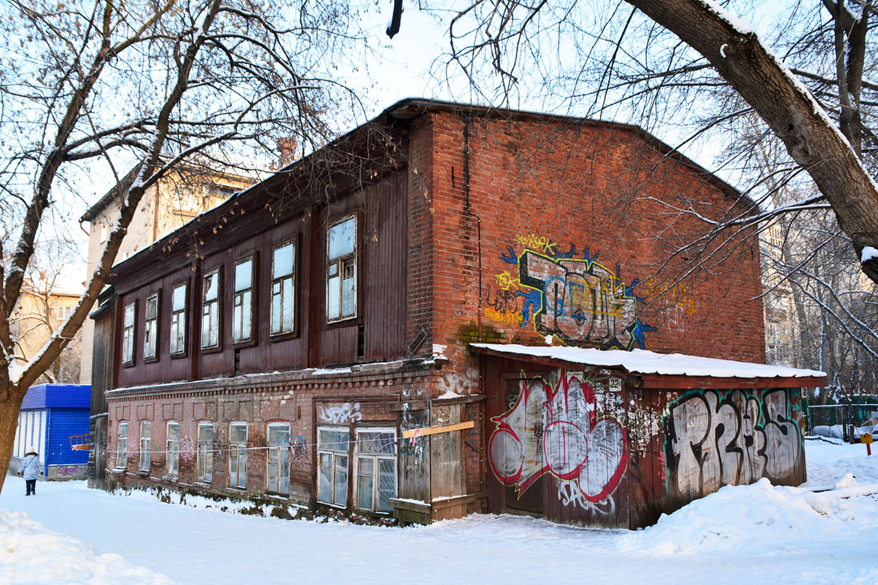 Perm, Улица Крисанова, 22