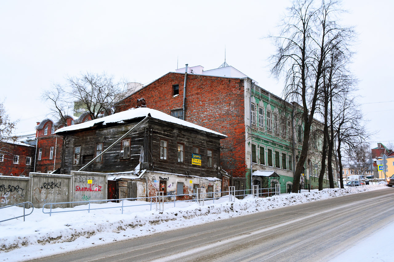 Perm, Улица Максима Горького, 6; Советская улица, 10 / Улица Максима Горького, 8