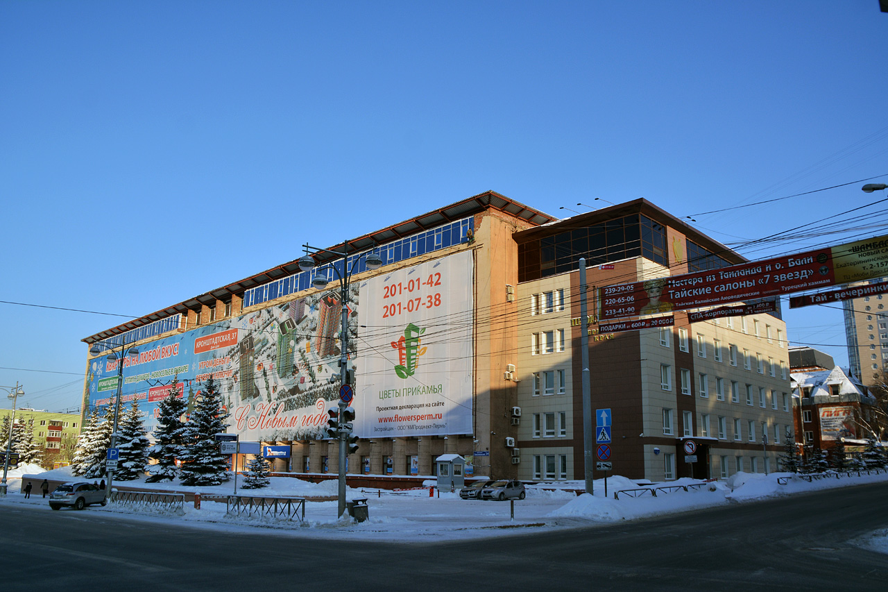Perm, Комсомольский проспект, 34; Улица Луначарского, 60