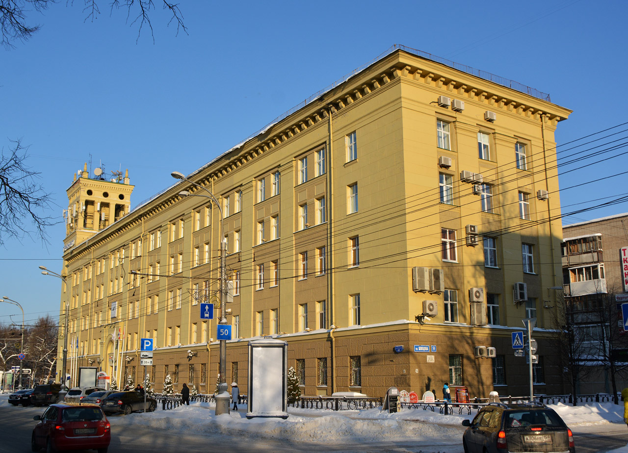 Perm, Комсомольский проспект, 48 / Улица Революции, 44