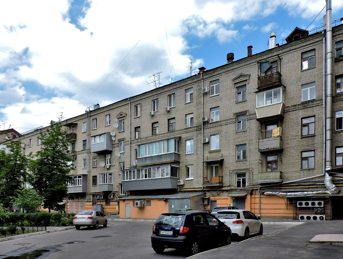 Харьков, Проспект Героев Харькова, 27 / Харьковская набережная, 1