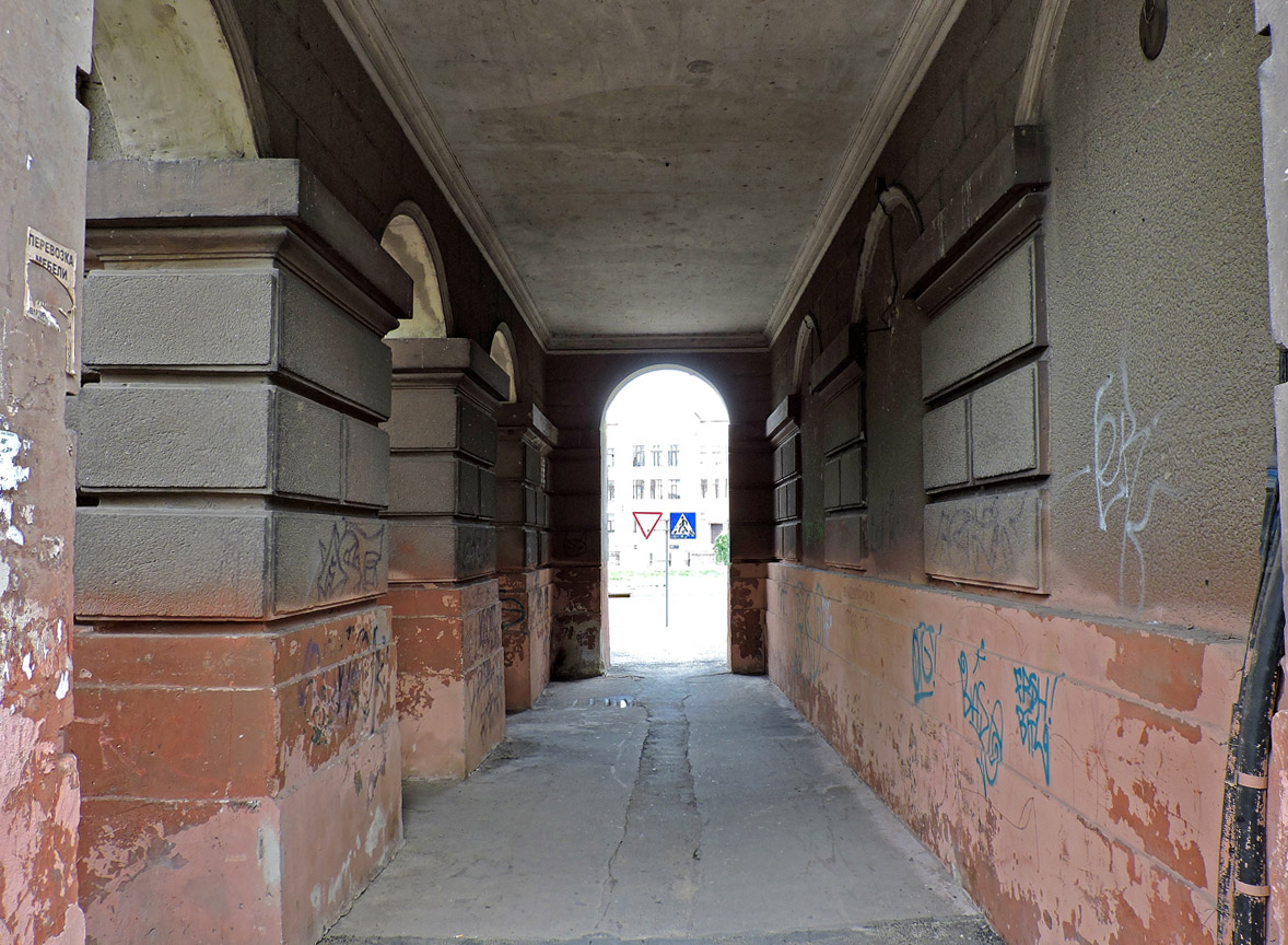 Харкiв, Проспект Героев Харькова, 27 / Харьковская набережная, 1