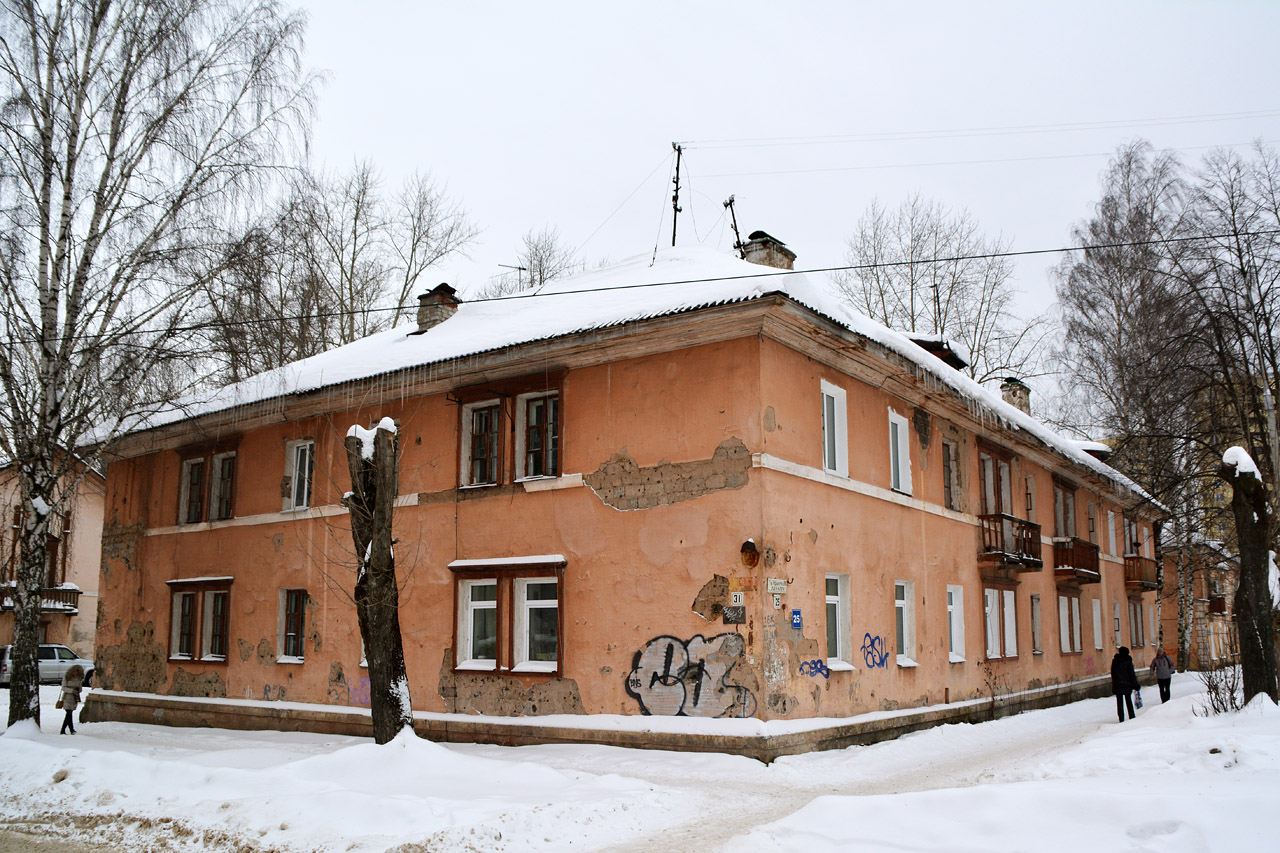Пермь, Улица Адмирала Ушакова, 25 / улица Юнг Прикамья, 31
