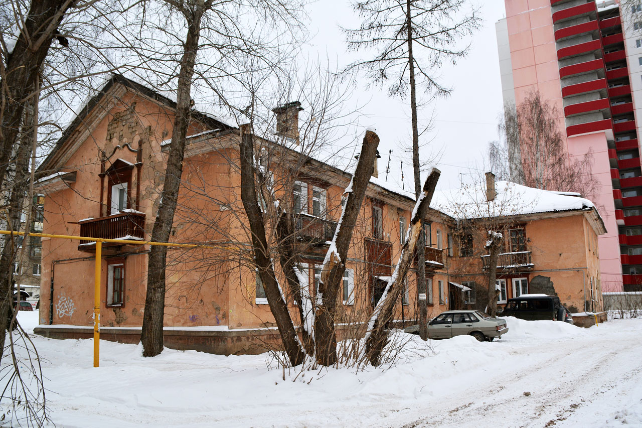 Пермь, Улица Адмирала Ушакова, 25 / улица Юнг Прикамья, 31