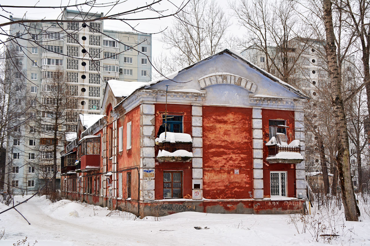 Пермь, Улица Архитектора Свиязева, 6; Чердынская улица, 3; Улица Архитектора Свиязева, 8