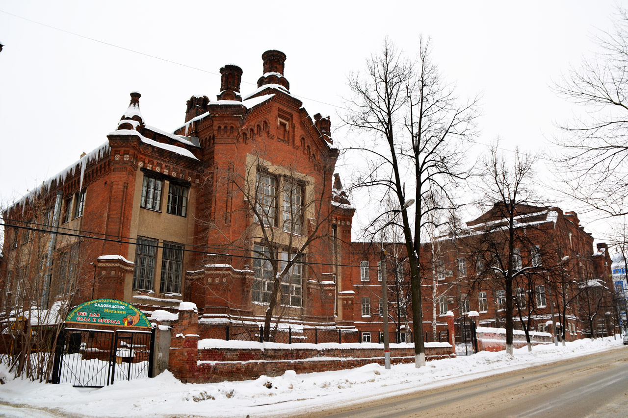 Пермь, петропавловская улица, 23 / Улица 25 Октября, 10