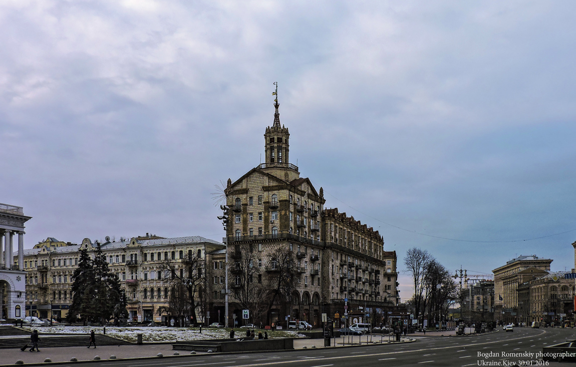 Киев, Улица Крещатик, 13 / Улица Архитектора Городецкого, 2; Улица Заньковецкой, 8; Улица Архитектора Городецкого, 4