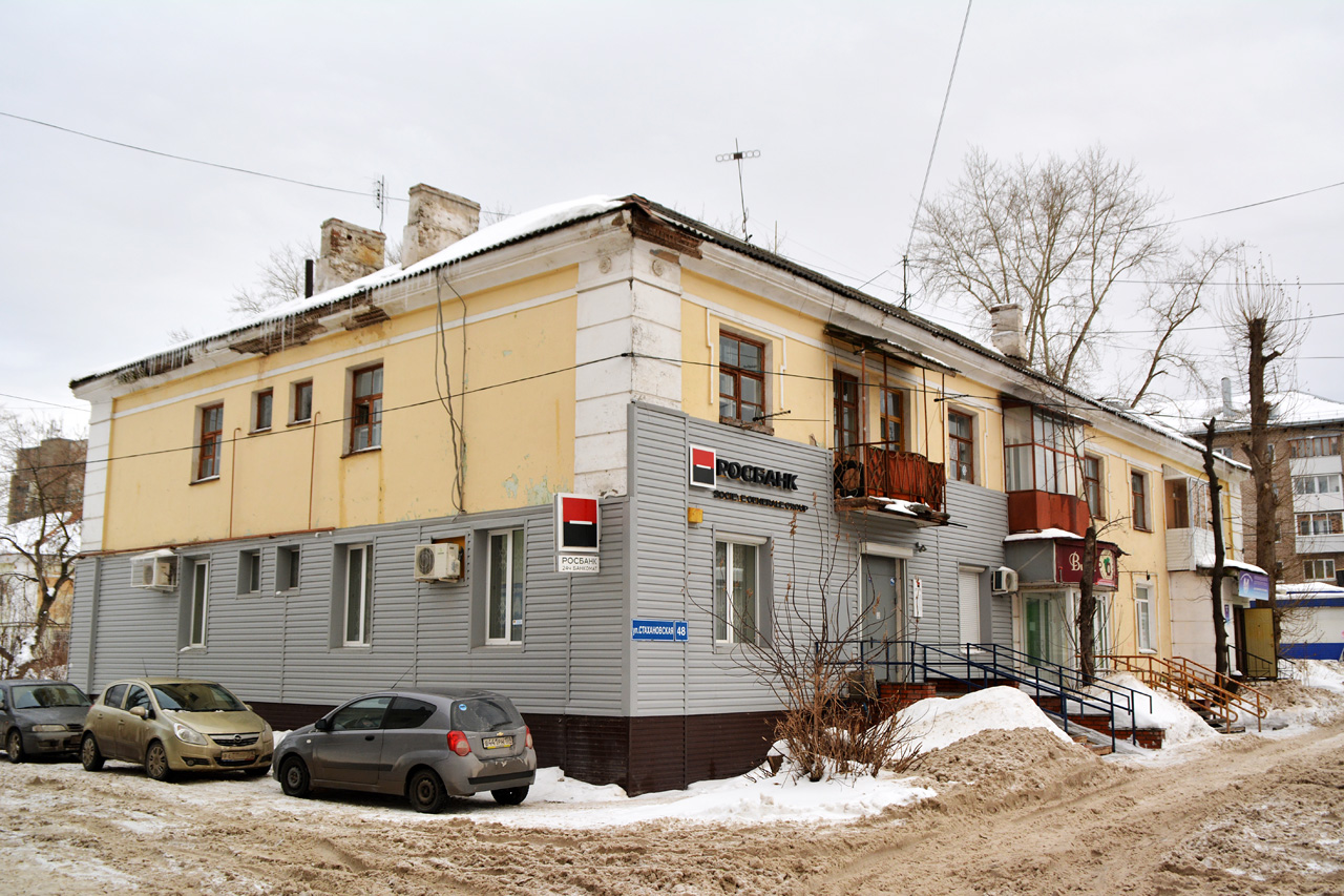 Пермь, Стахановская улица, 48 / Улица Танкистов, 20