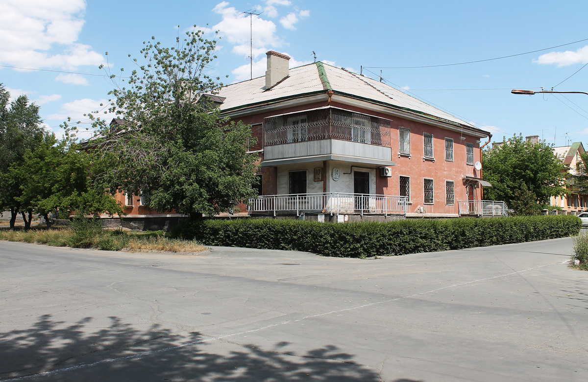 Новотроицк, Улица Ваулина, 10 / Улица Пушкина, 14; Улица Пушкина, 12
