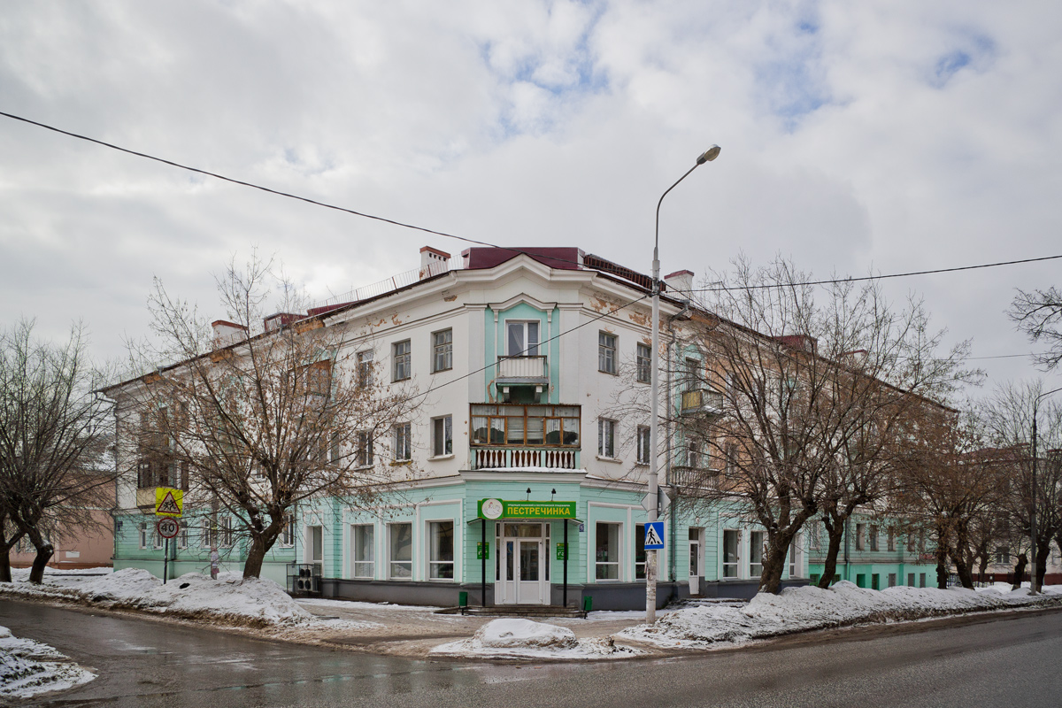 Казань, Советская улица, 15 / Начальная улица, 10