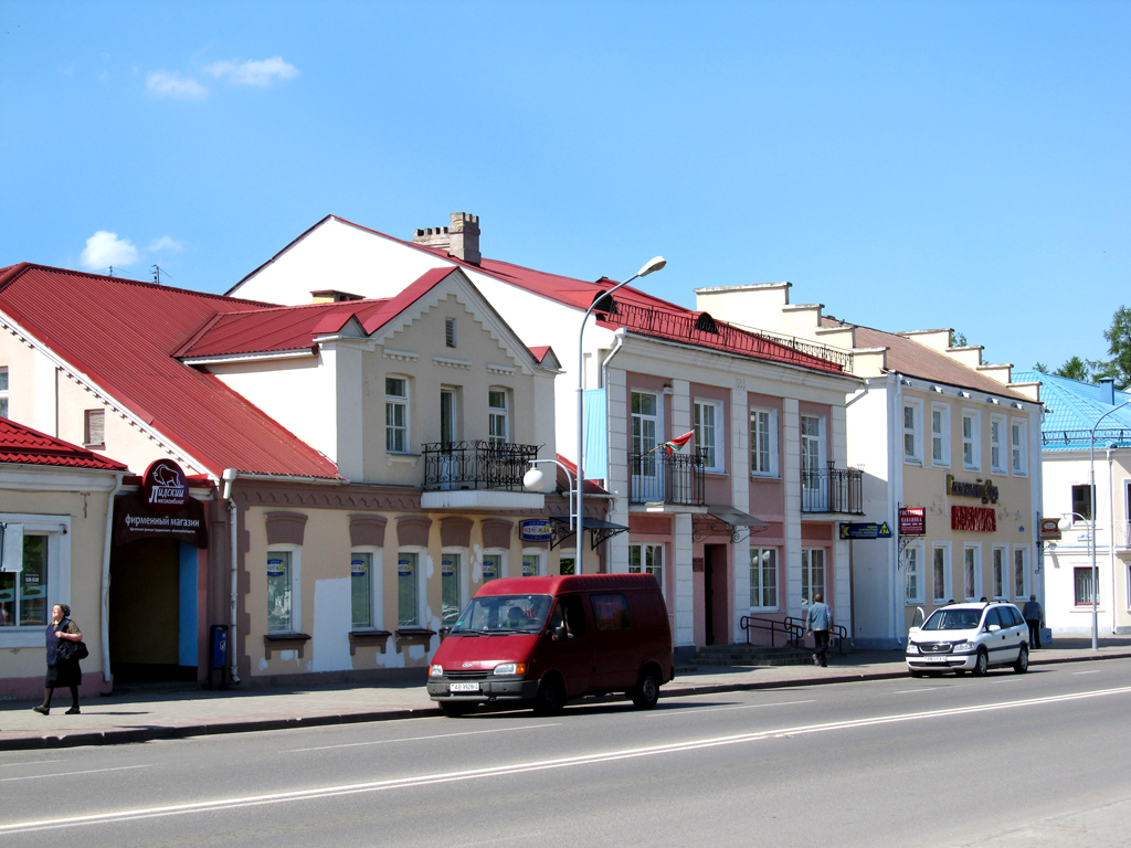 Щучин, Площадь Свободы, 12; Площадь Свободы, 10; Площадь Свободы, 8
