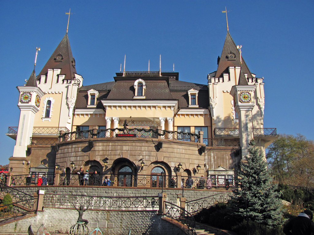 Kyiv, Улица Михаила Грушевского, 1А Kyiv, Улица Михаила Грушевского, 1А