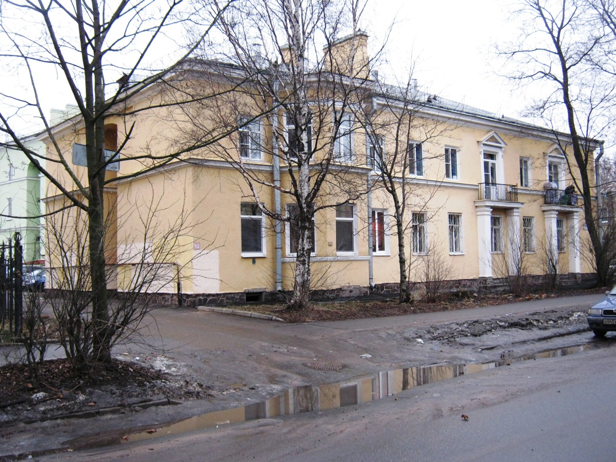 Санкт-Петербург, Оборонная улица, 23 / Улица Губина, 17