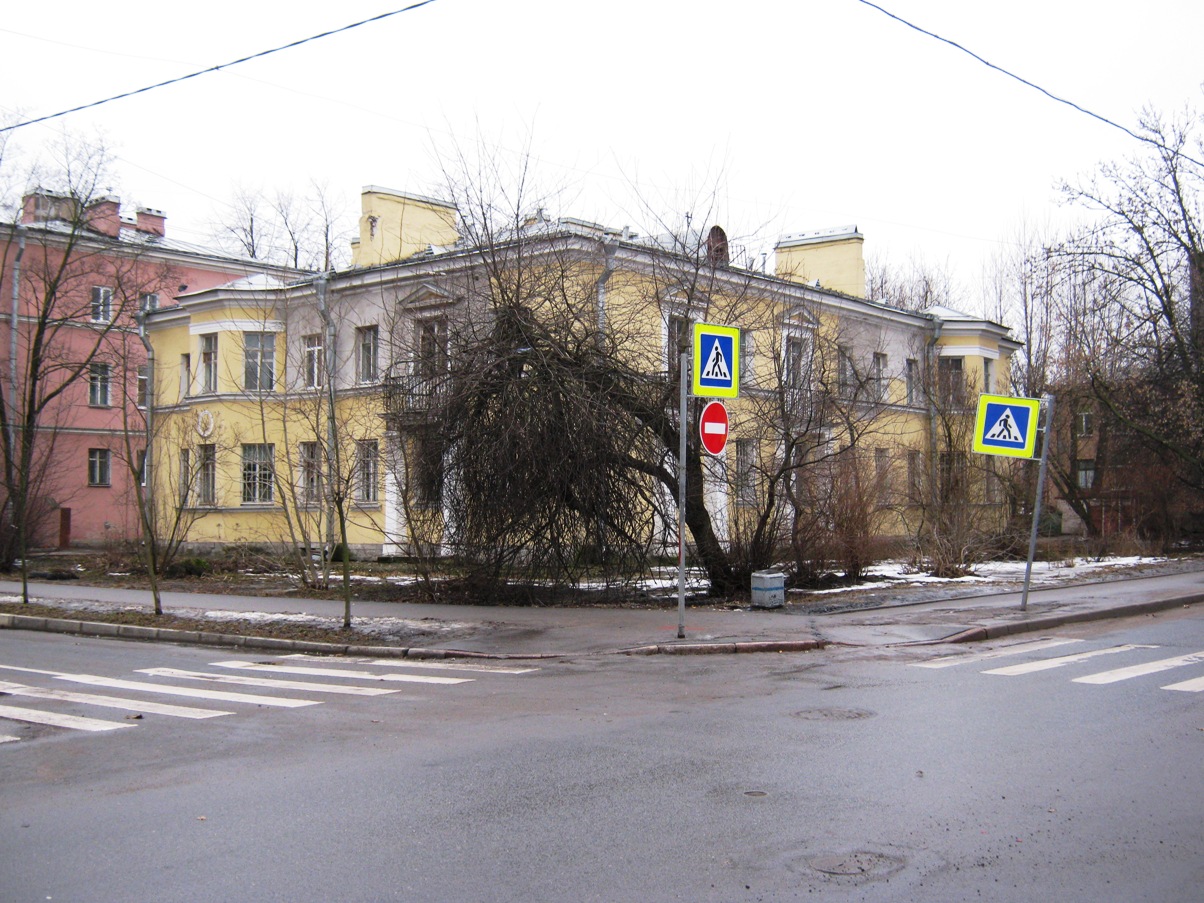Санкт-Пецярбург, Оборонная улица, 16 / Улица Губина, 19