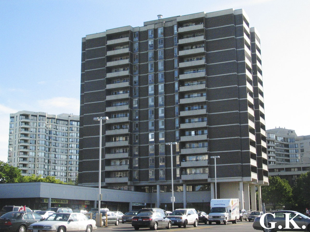 Торонто, Steeles Avenue West, 1085