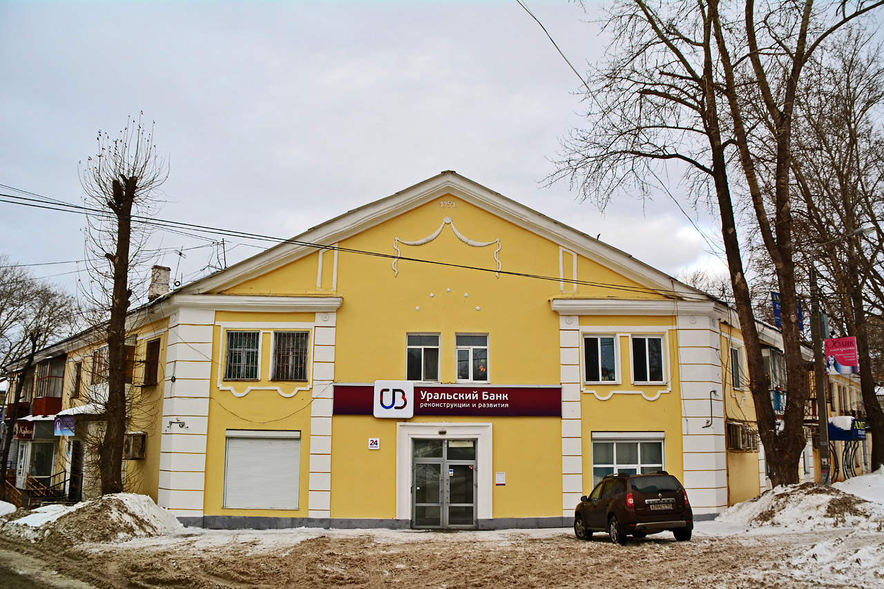 Пермь, Стахановская улица, 48 / Улица Танкистов, 20