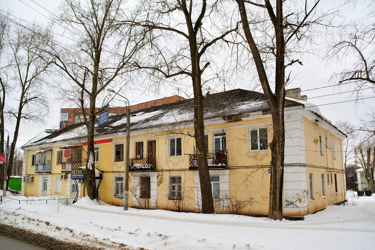 Пермь, Стахановская улица, 48 / Улица Танкистов, 20