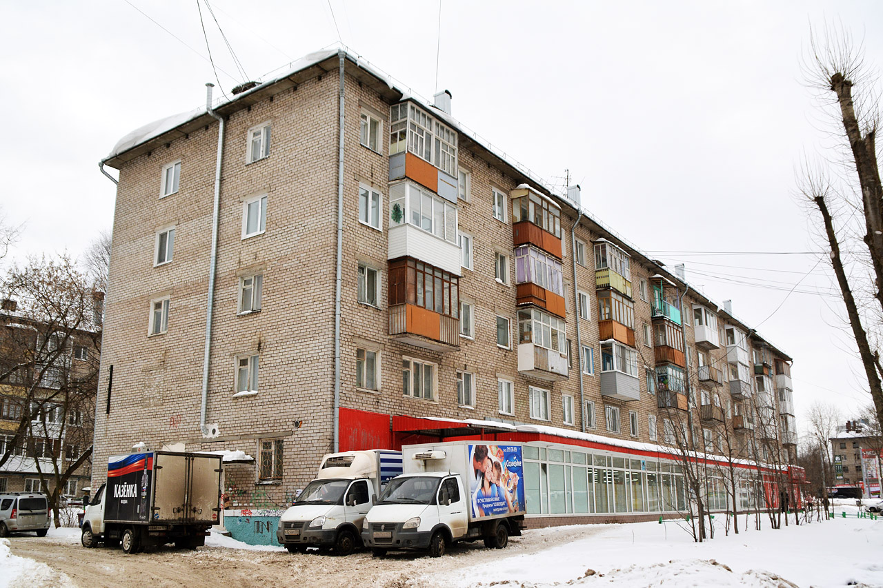 Пермь, Улица Танкистов, 13 / Стахановская улица, 44