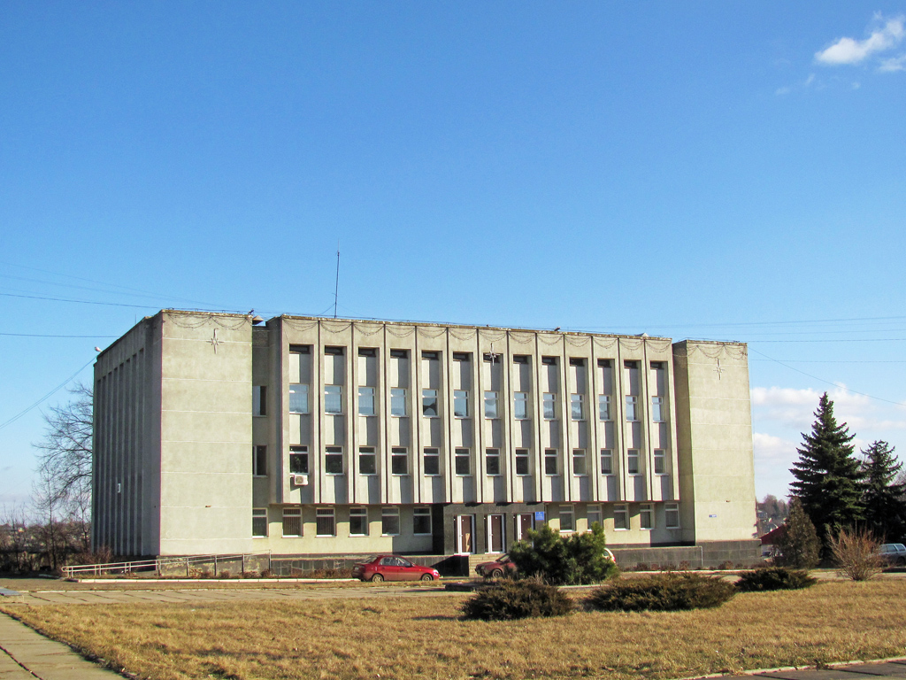Попасная, Площадь Мира, 3