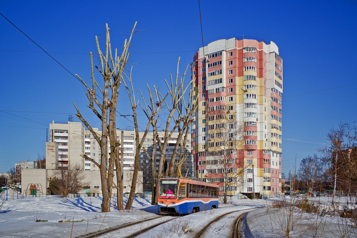 Казань, Трамвайная улица, 17; Улица Максимова, 5