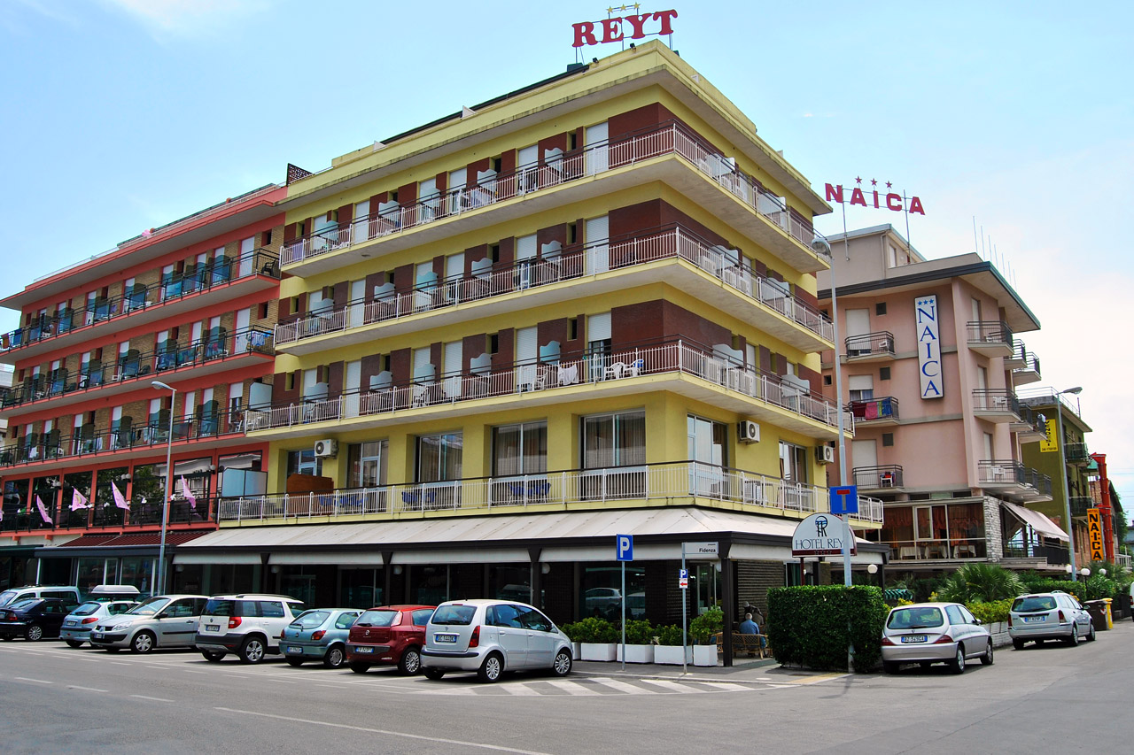 Римини, Via Portofino, 18; Via Portofino, 18A