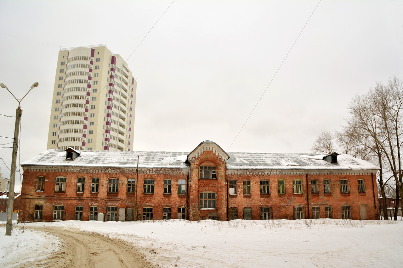 Пермь, Улица Красные Казармы, 6; Улица Чернышевского, 17Д