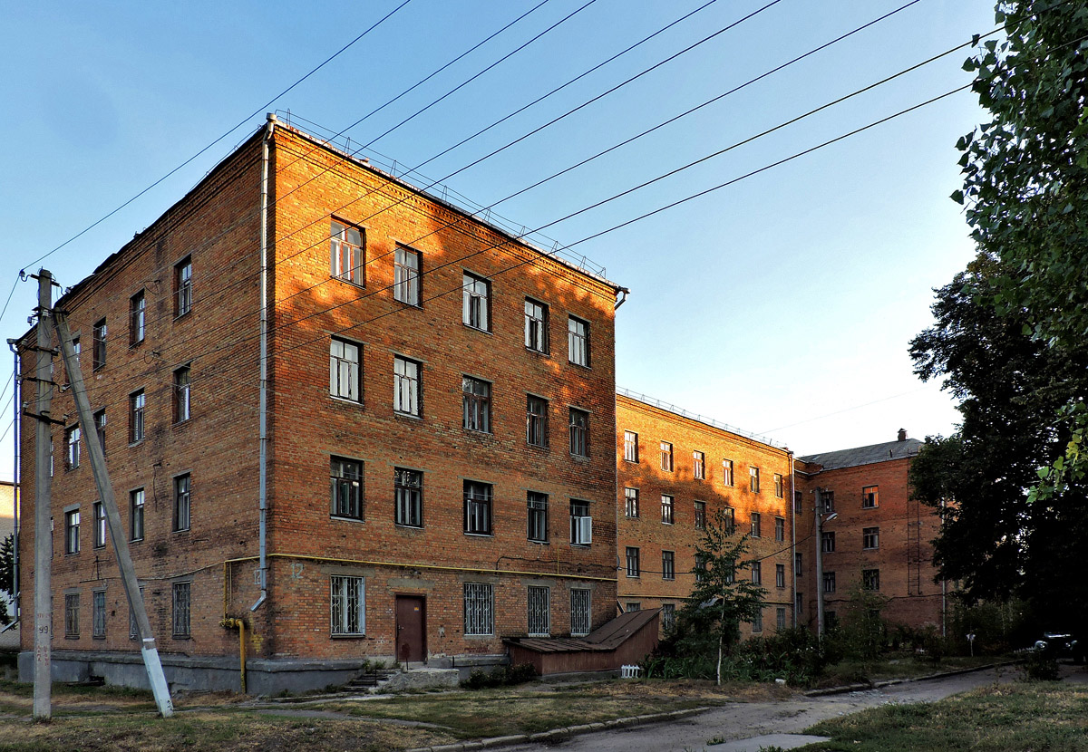 Харьковский район, прочие н.п., пос. Коммунист, улица Докучаева, 12