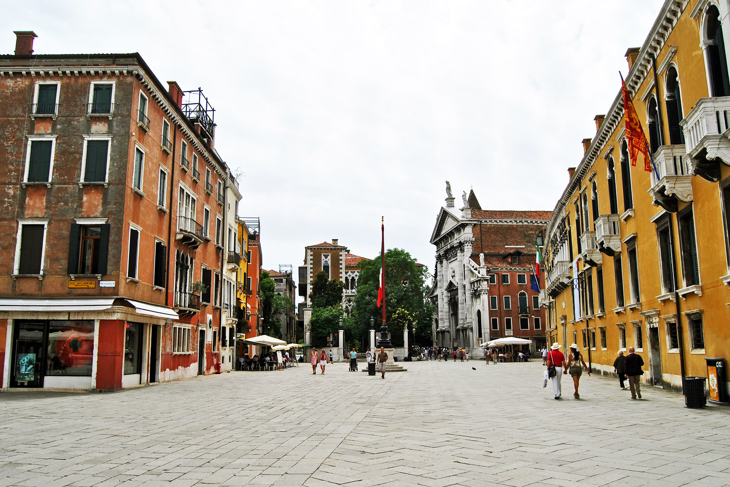 Венеция, Campo Santo Stefano, 2806 / Calle Streta Morosini o Pisani, 2805; Campo San Vidal, 2855-2859А / Campiello San Vidal, 2843-2854 / Campo Santo Stefano, 2842-2847; Campo San Vidal, 2860-2862 / Campiello Loredan, 2863a-2864 / Campo Santo Stefano, 2862a-2863; Campo Santo Stefano, 2945-2946 / Campiello Loredan, 2944