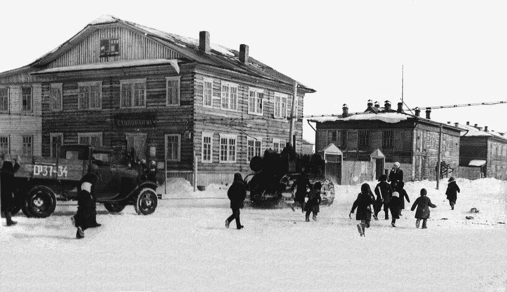 Naryan-Mar, Улица Выучейского, 11 / Улица Хатанзейского, 10; Улица Выучейского, 13; Улица Выучейского, 15