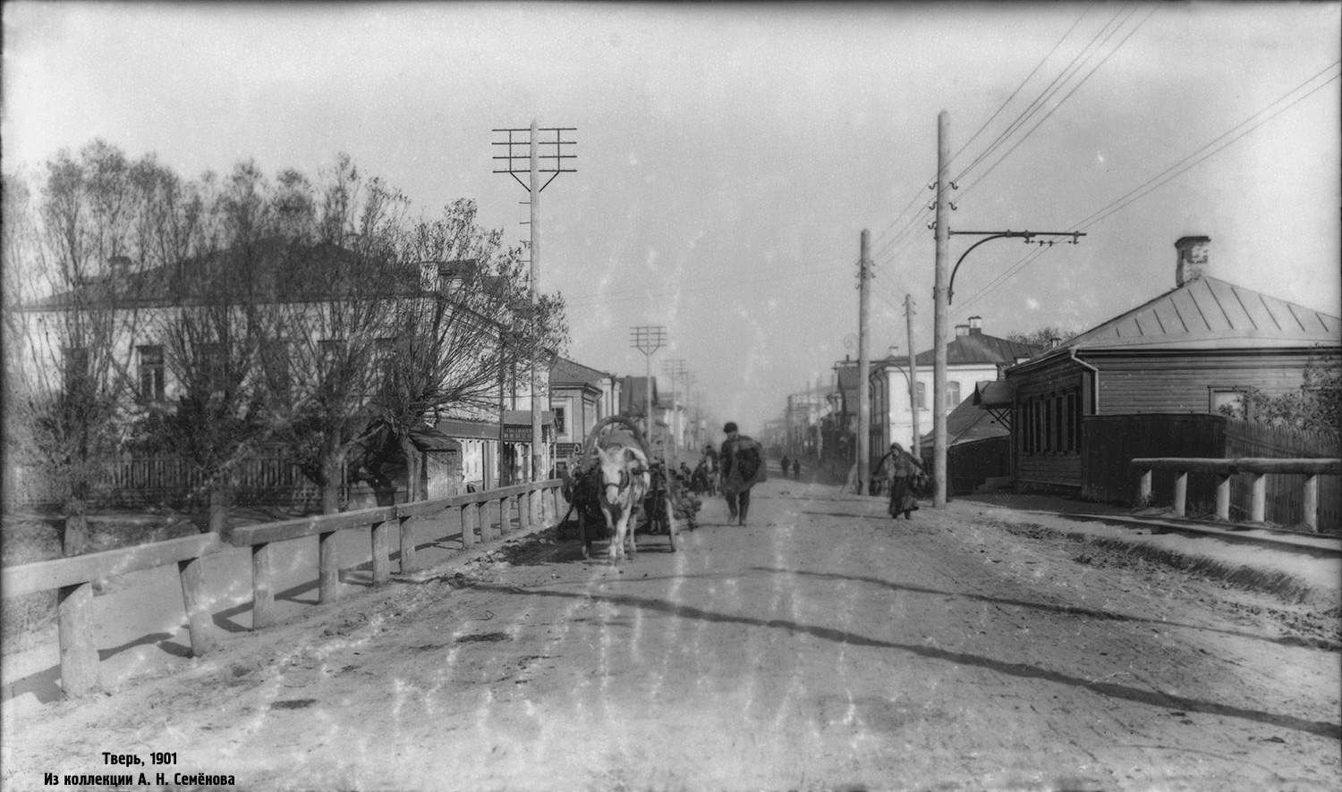 Тверь, Трёхсвятская улица, 1 / Улица Лидии Базановой, 2; Трёхсвятская улица, 4 / Улица Лидии Базановой, 3; Трёхсвятская улица, 2