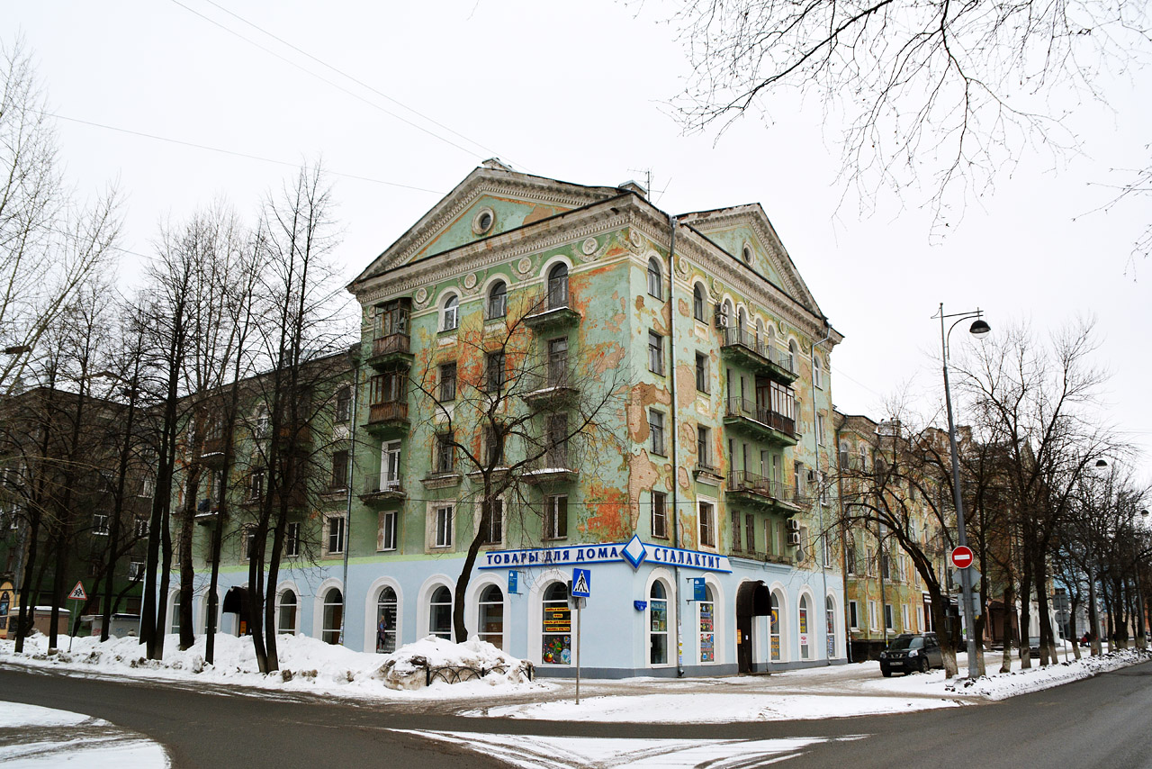 Пермь, Комсомольский проспект, 86 / Улица Соловьёва, 8
