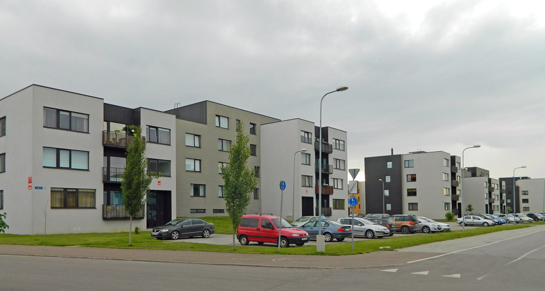 Юри, Väljaku, 12; Väljaku, 10