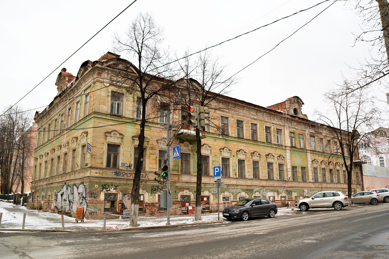 Пермь, Петропавловская улица, 30 / Улица Газеты "Звезда", 16