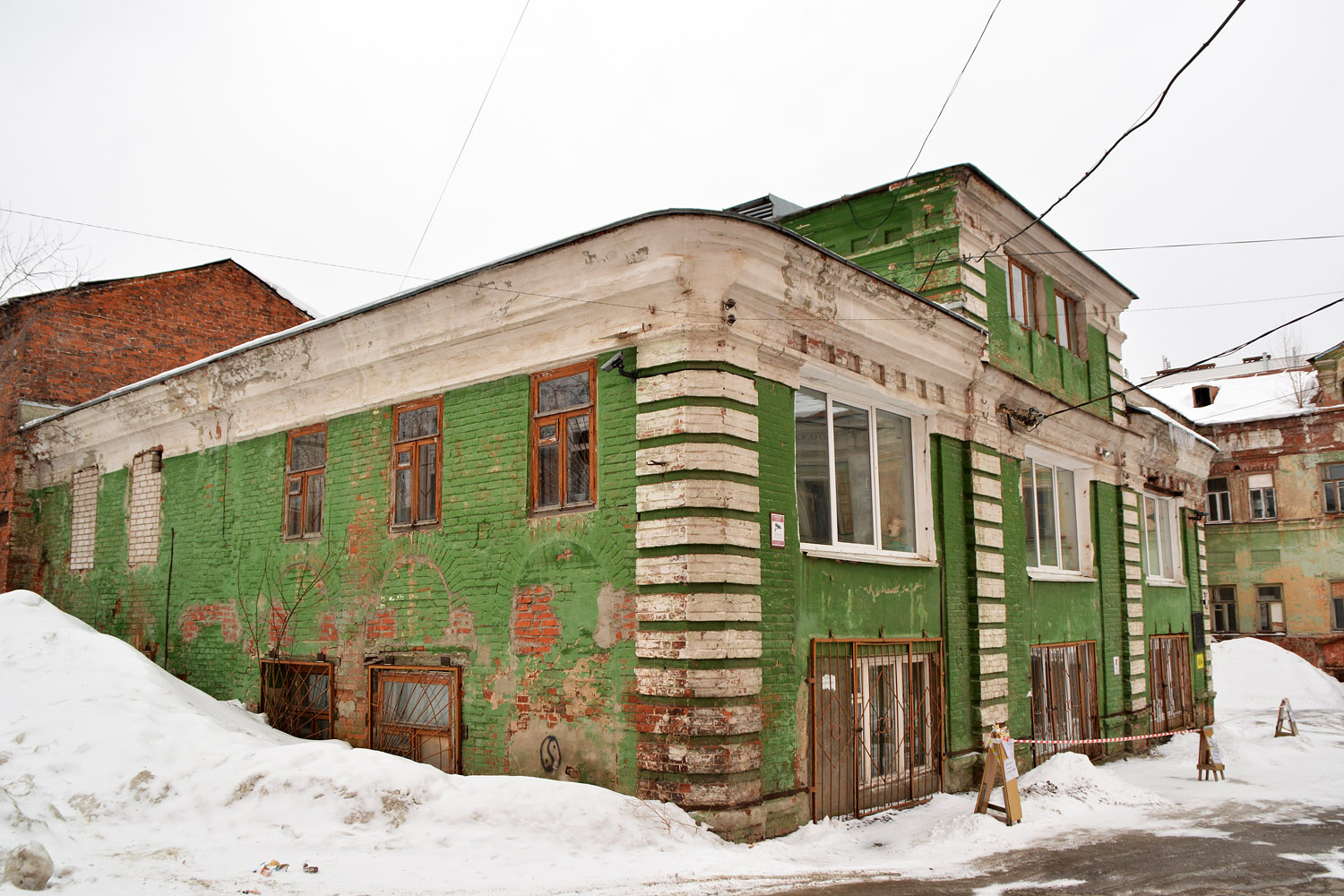 Пермь, Петропавловская улица, 30 / Улица Газеты "Звезда", 16