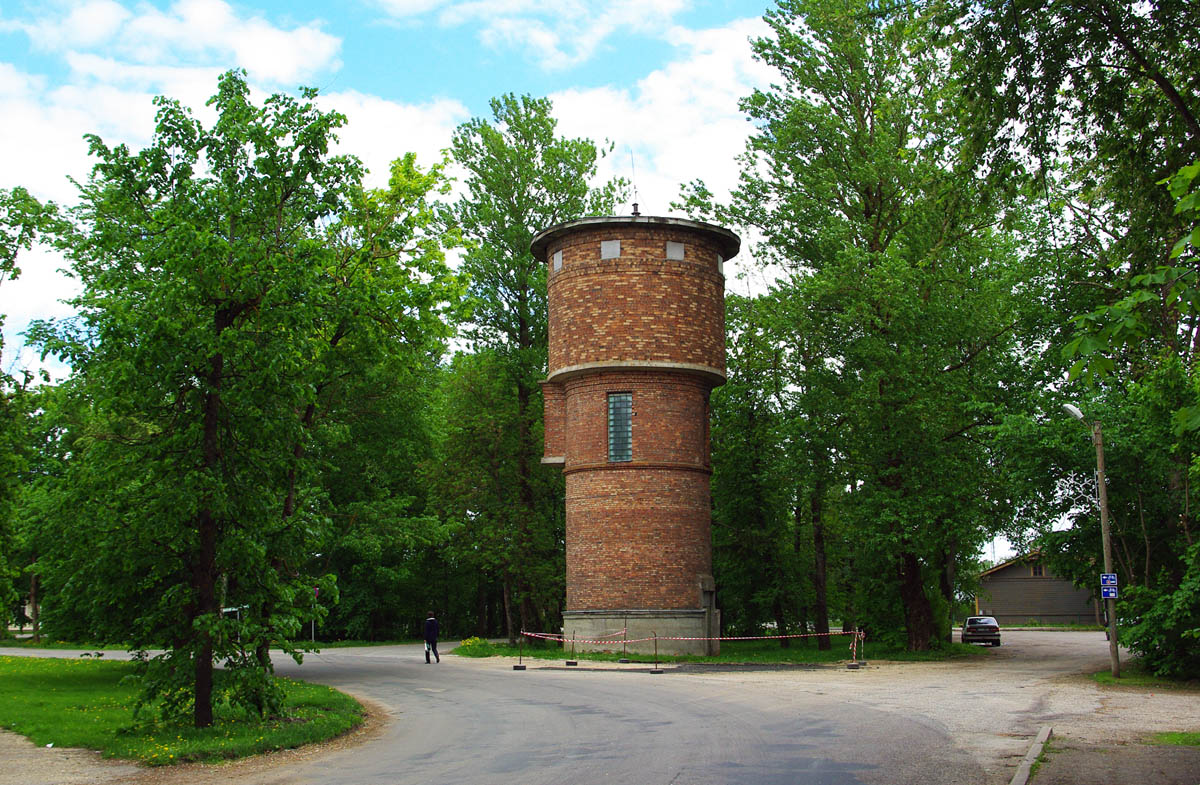 Йыгева, Raudtee väljak, 2