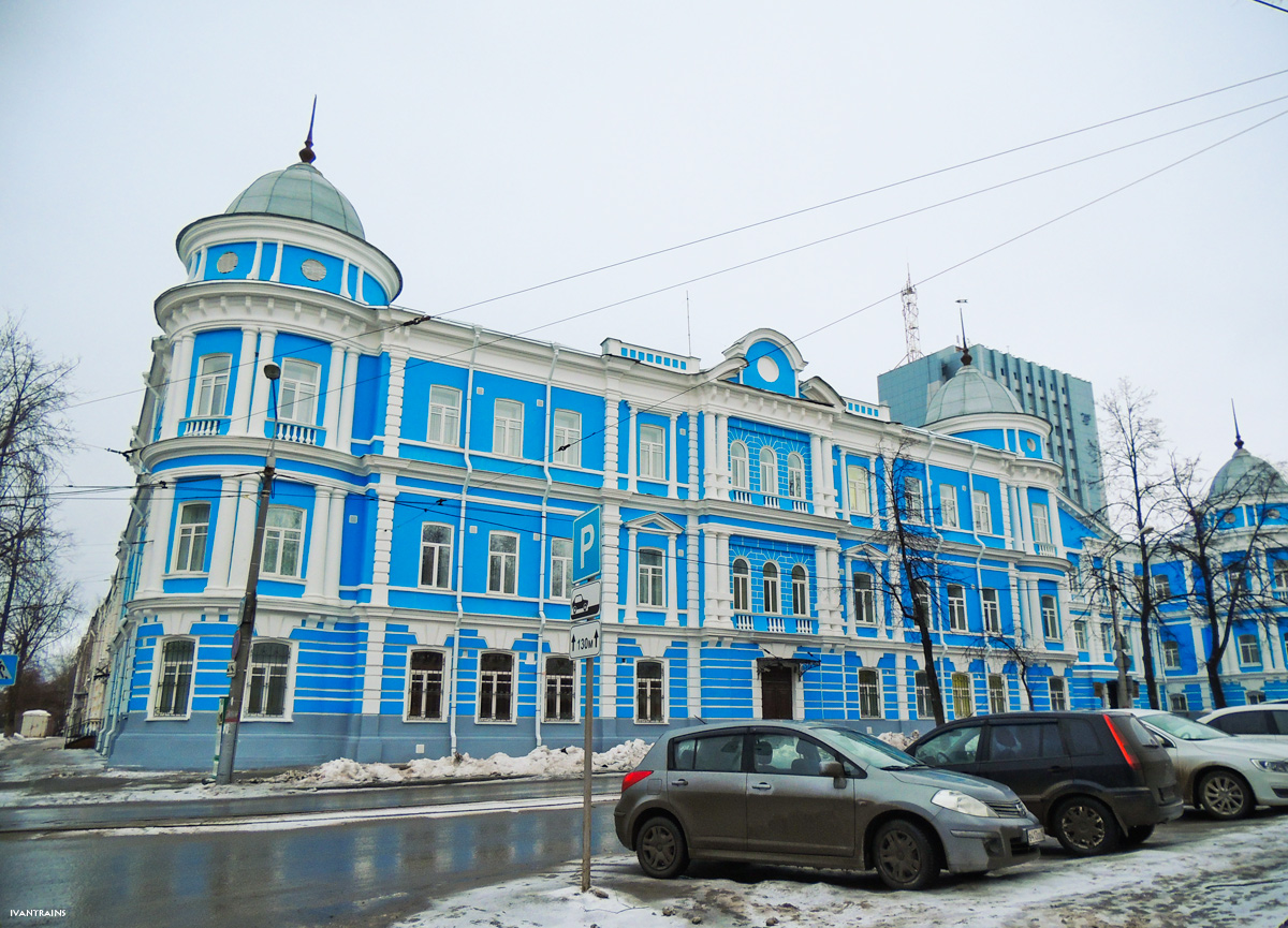 Perm, петропавловская улица, 24 / Улица 25 Октября, 12