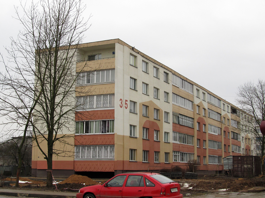 Фаниполь, Комсомольская улица, 35