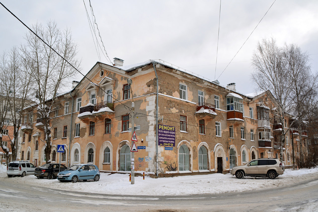 Пермь, Улица Чайковского, 19 / Кавалерийская улица, 13