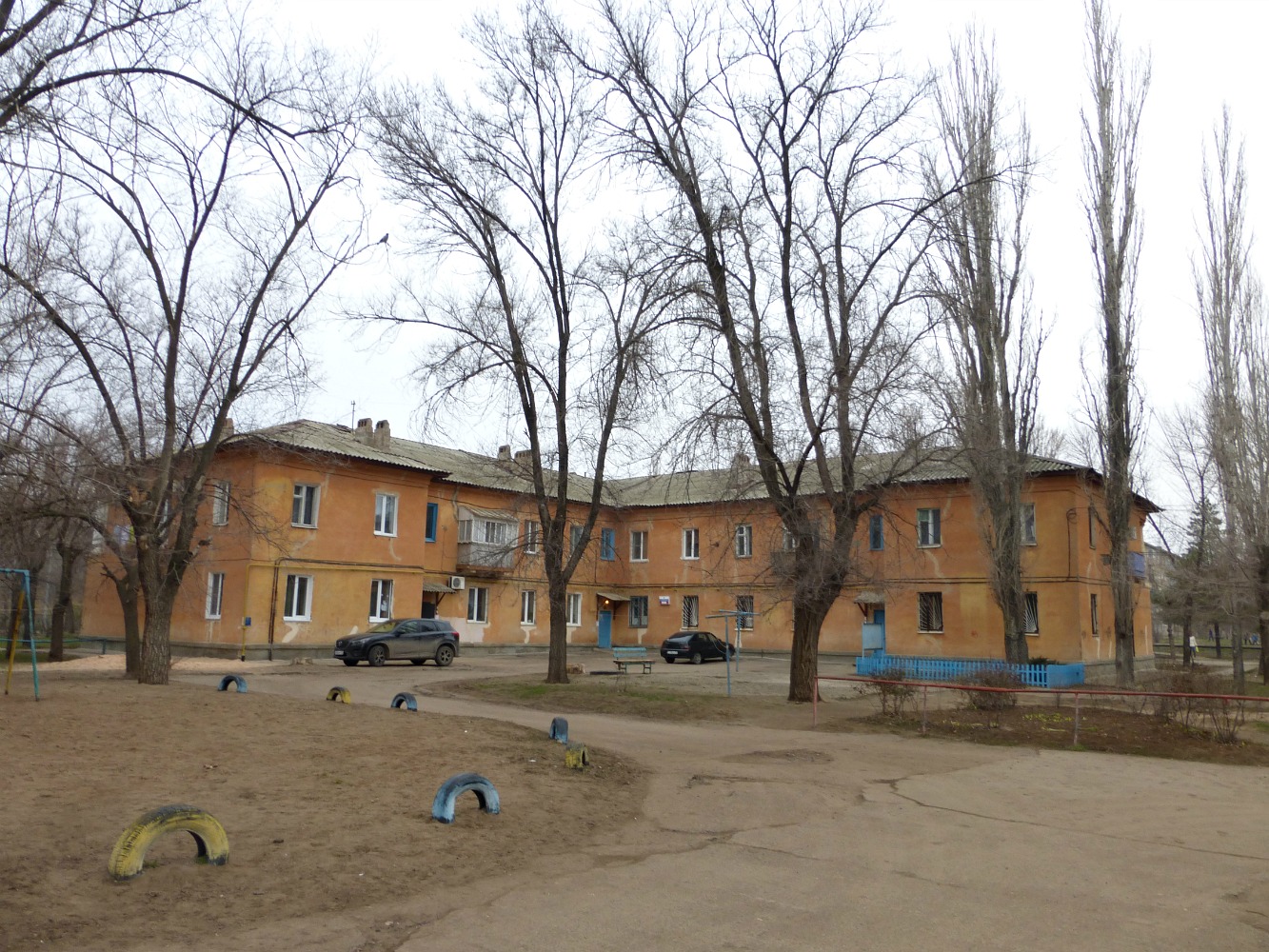 Волжский, Улица Горького, 30 / Ленинградская улица, 1