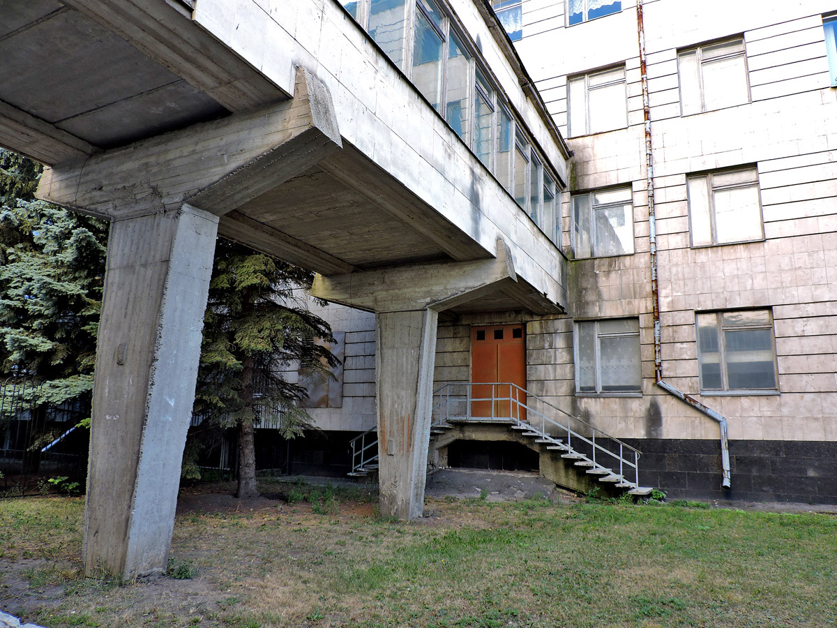 Харьковский район, прочие н.п., пос. Коммунист, Студенческий городок, 1 корп. 1