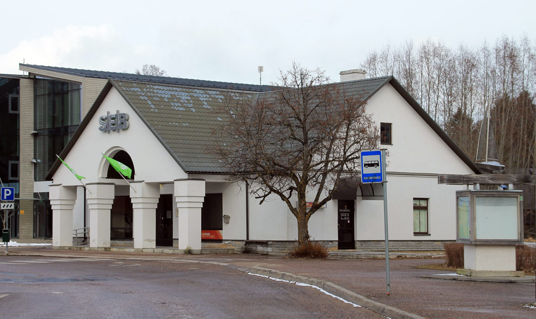 Кярдла, Keskväljak, 7