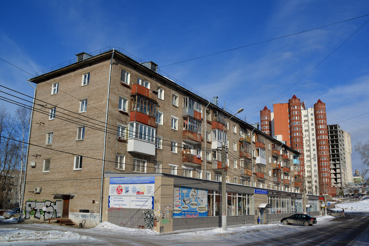 Perm, Улица Толмачёва, 39 / Петропавловская улица, 76