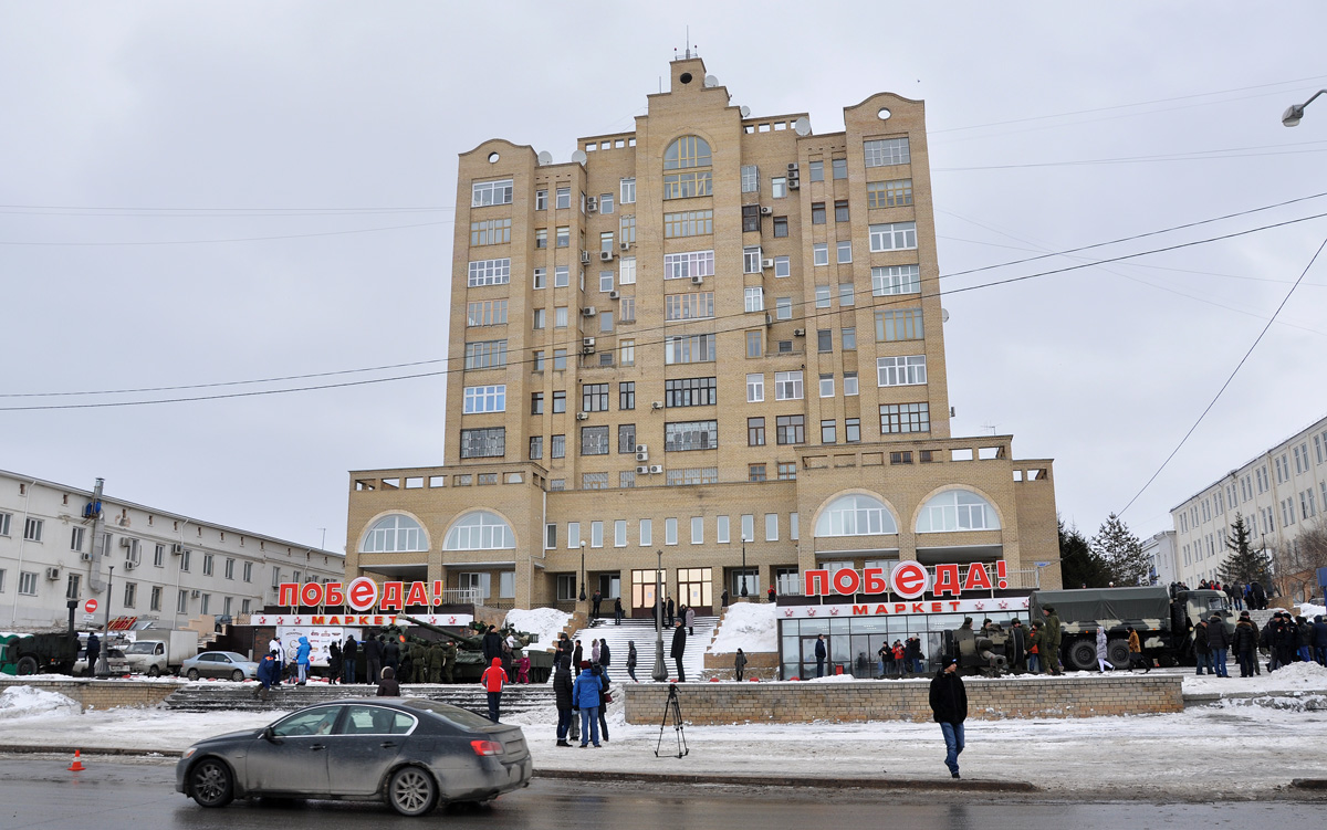 Омск, Иртышская набережная, 10/1; Улица Маяковского, 2/1 / Театральная улица, 44/2