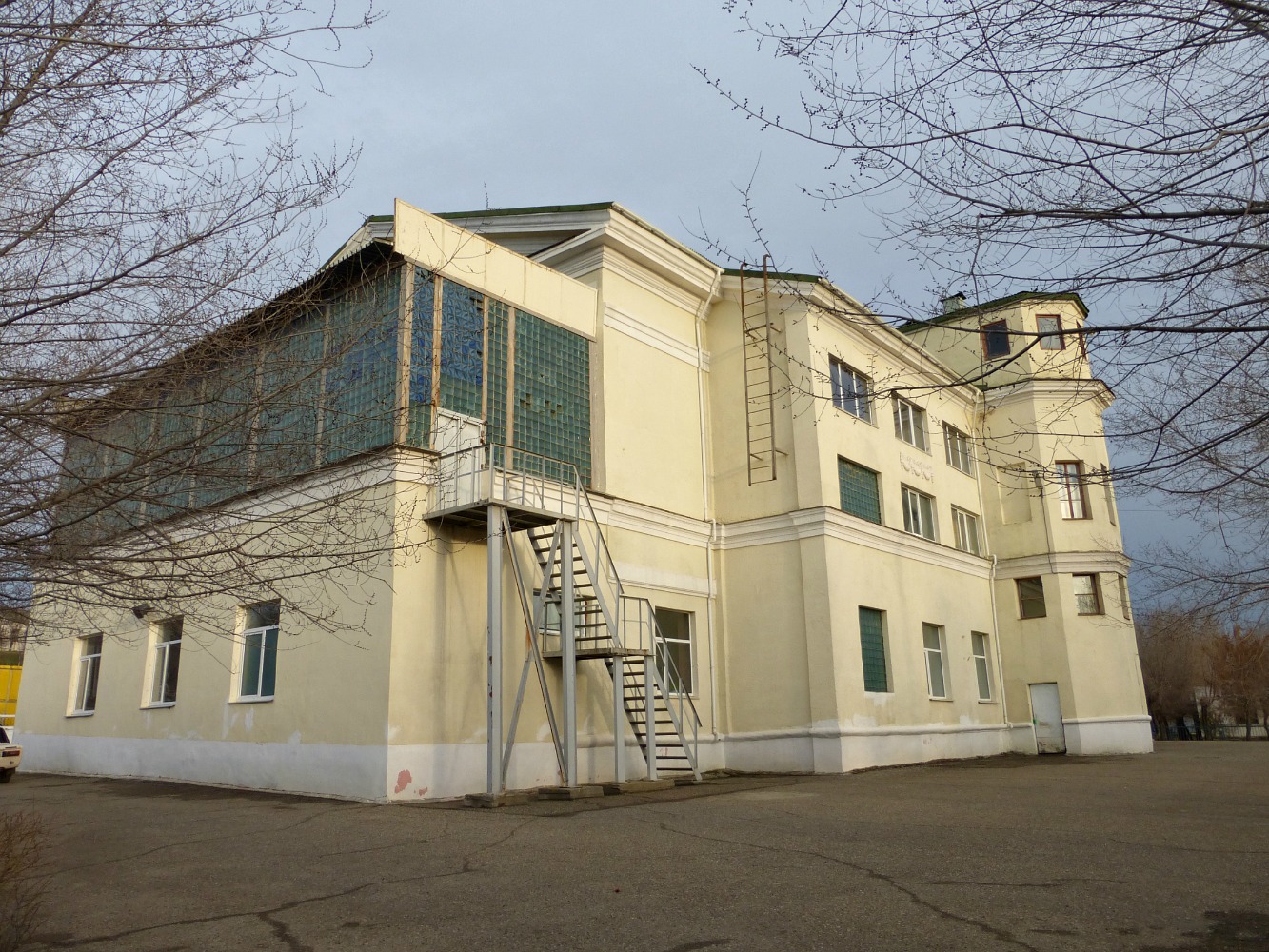 Волжский, Набережная улица, 2 стр. 1