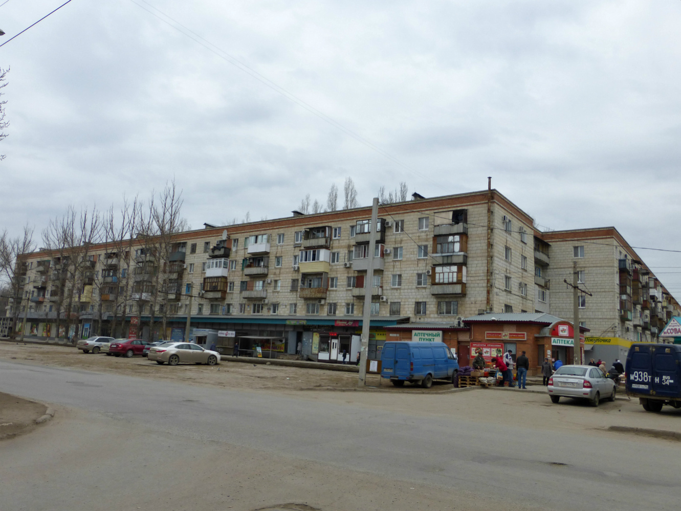 Волжский, Коммунистическая улица, 2; Улица Горького, 25