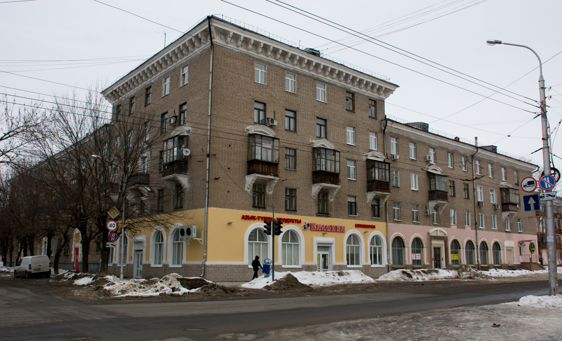Уфа, Улица Космонавтов, 9 / Кольцевая улица, 16