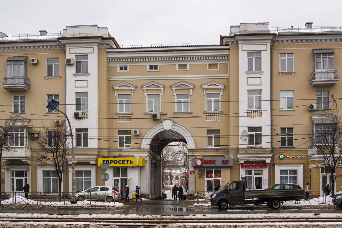 Казань, Улица Восстания, 42 / Улица Декабристов, 187