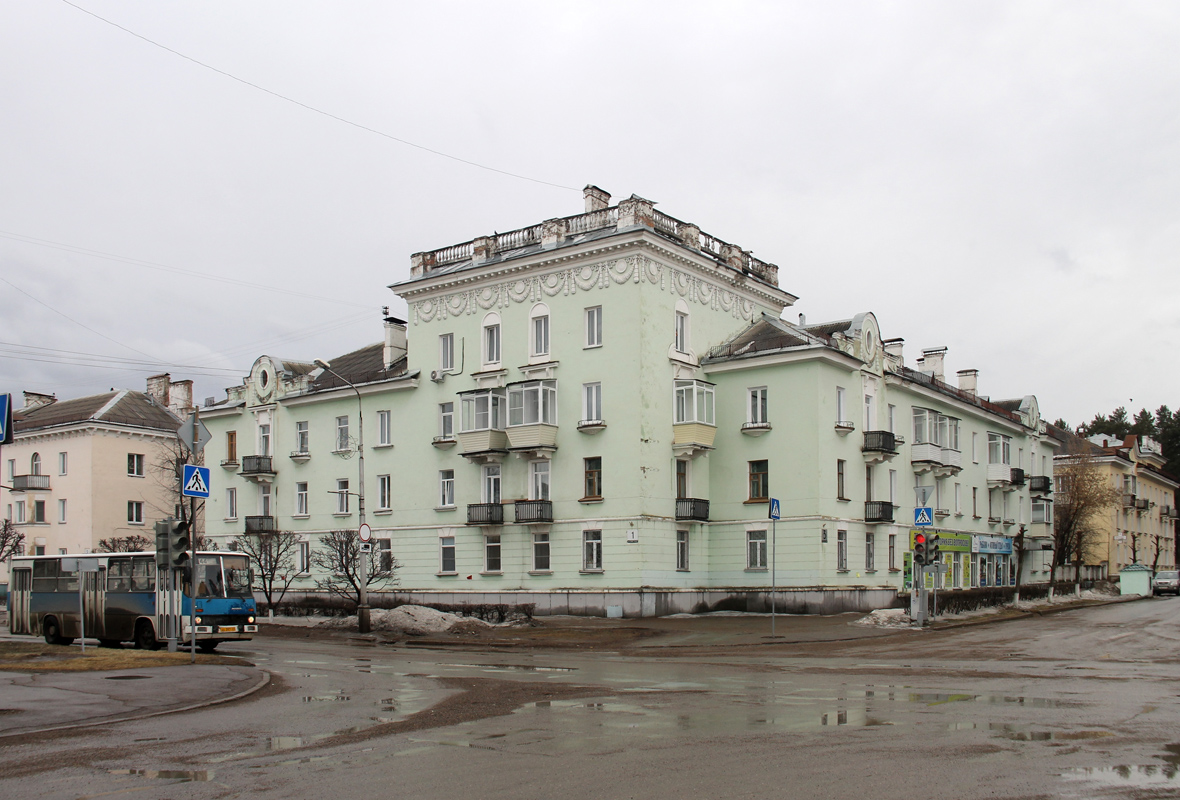 Железногорск, Улица Советской Армии, 3 / Советская улица, 1